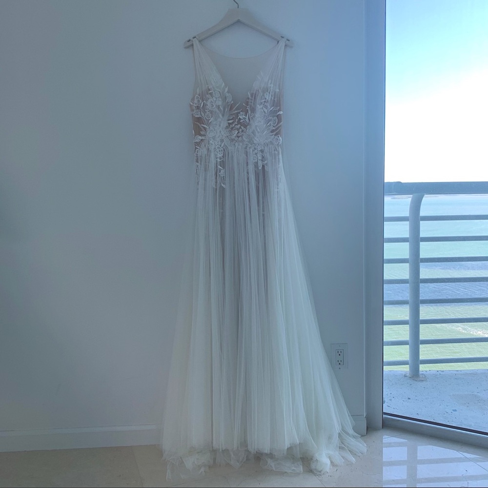 Sample unworn/NWT Hamlin by Willowby wedding dress